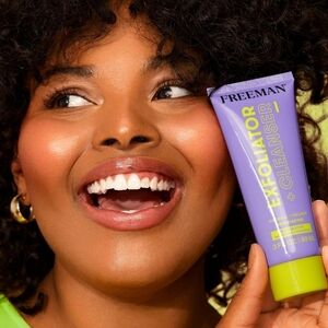 Freeman Exfoliator and Cleanser Oatmeal and Walnut Powder NWT